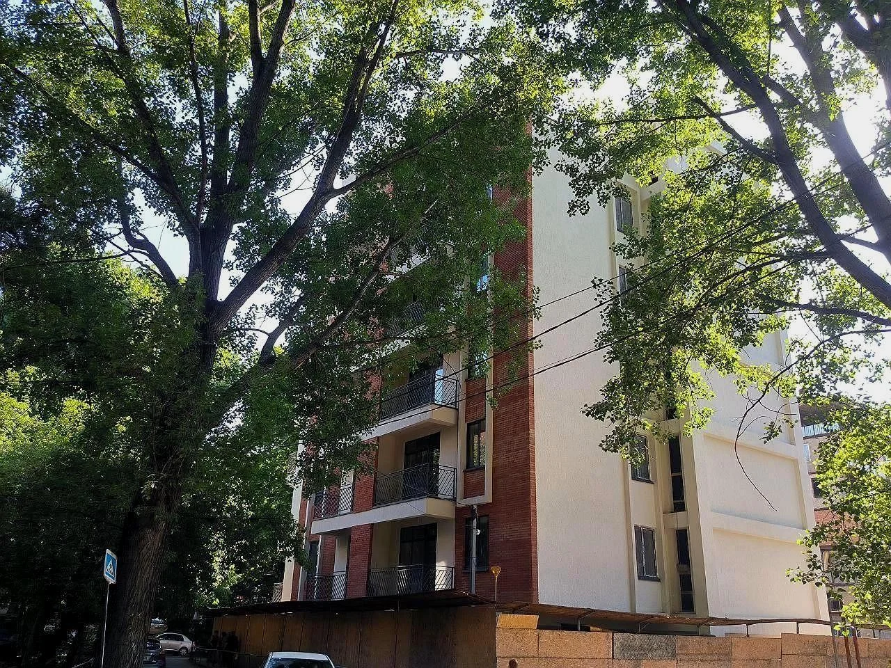 აღმართის ქუჩა, 18