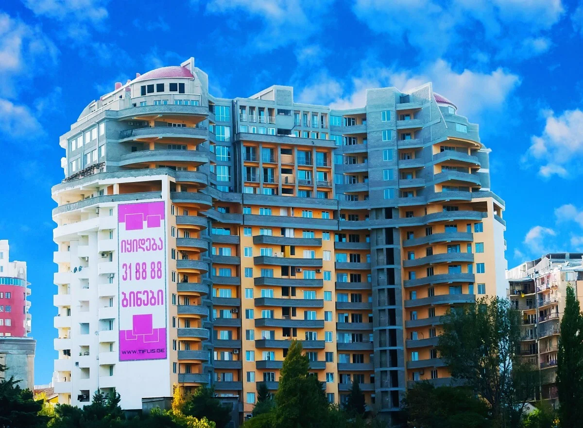 ბიძინა კვერნაძის ქუჩა, 35
