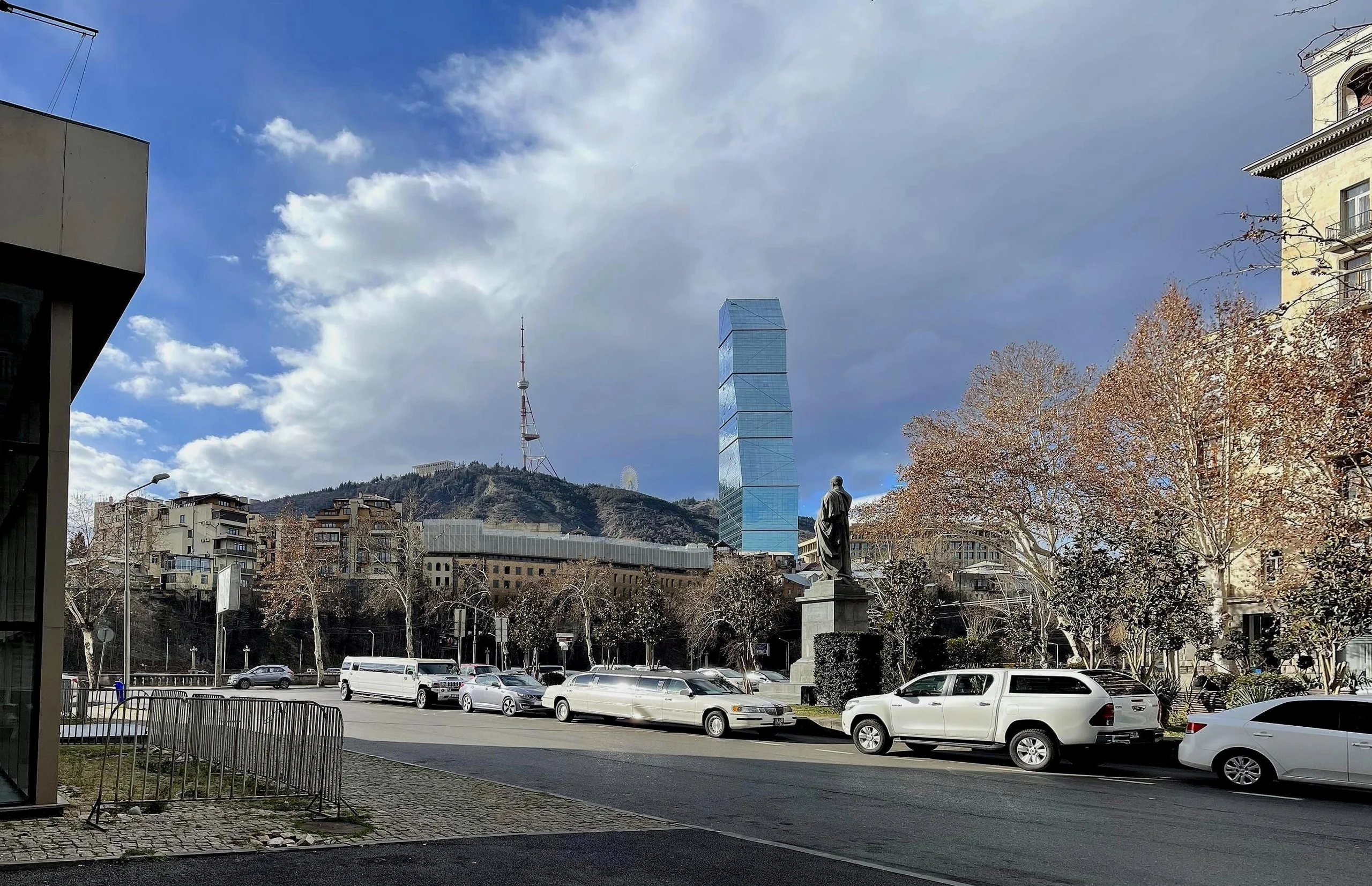 რევაზ ლაღიძის ქუჩა, 12