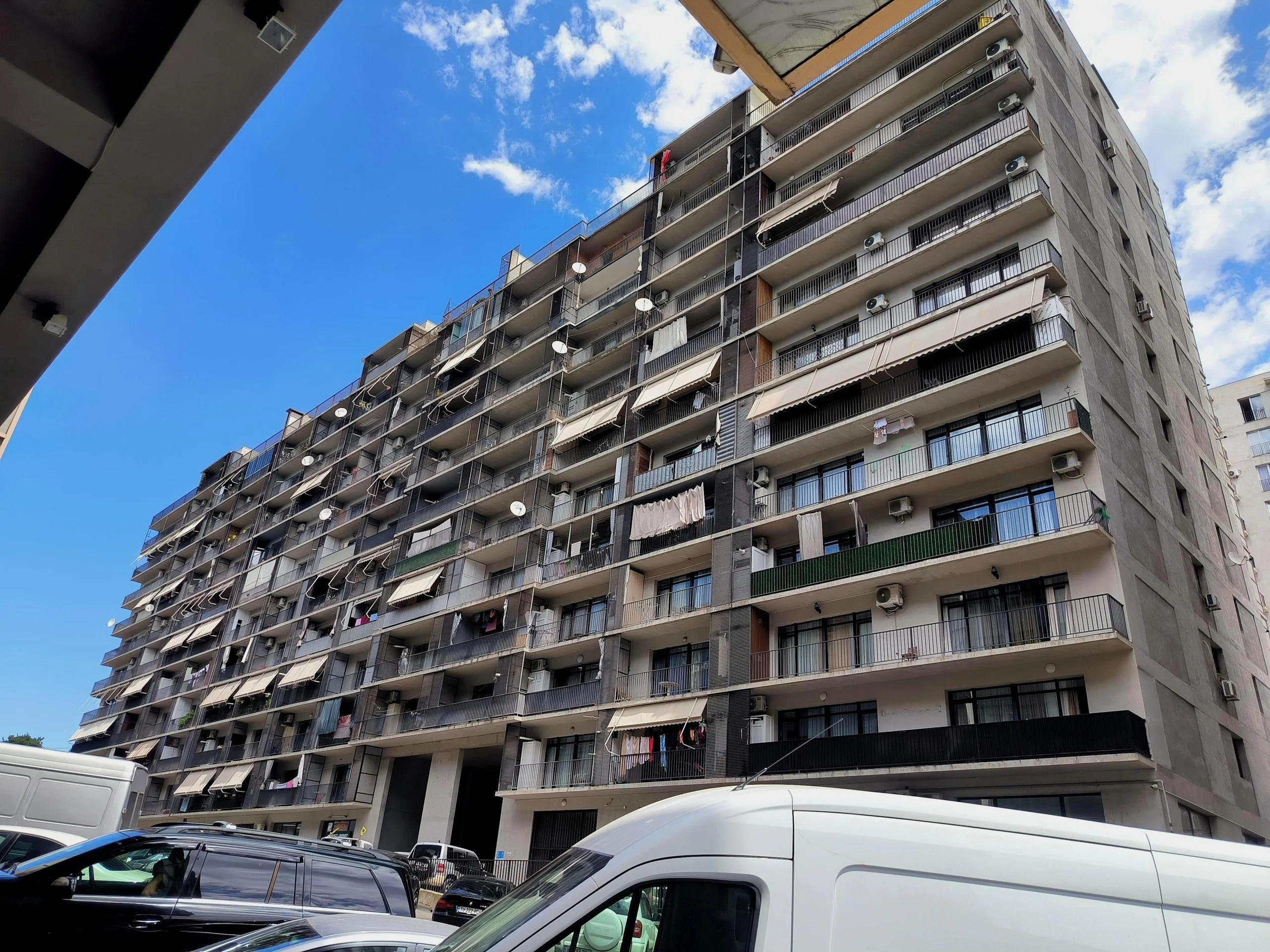 ცოტნე დადიანის ქუჩა, 7დ, 7ბ