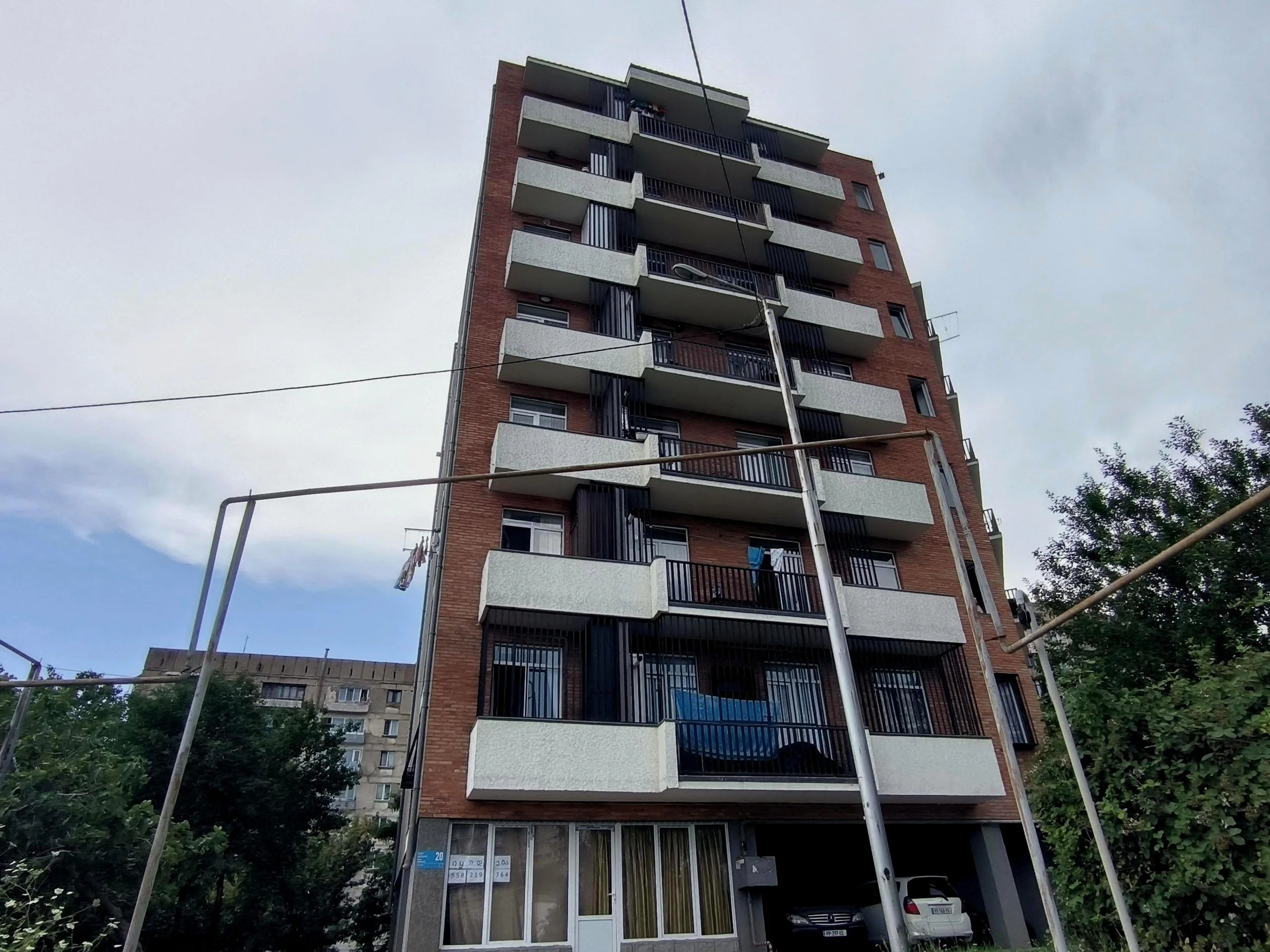 ვალერი უტიაშვილის ქუჩა, 20